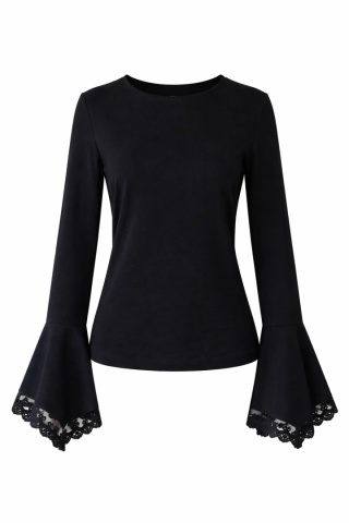 Bluzka dzianinowa w kolorze czarnym uszyta z modalu z fantazyjnym rękawem wykończonym koronką