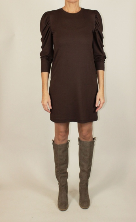 Sukienka z dzianiny w kolorze czekoladowym uszyta z modalu