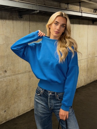 Bluza dresowa o pudełkowym kształcie w kolorze chabrowym