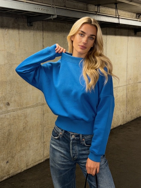 Bluza dresowa o pudełkowym kształcie w kolorze chabrowym