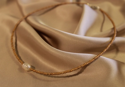 Delikatny naszyjnik z prawdziwą perłą