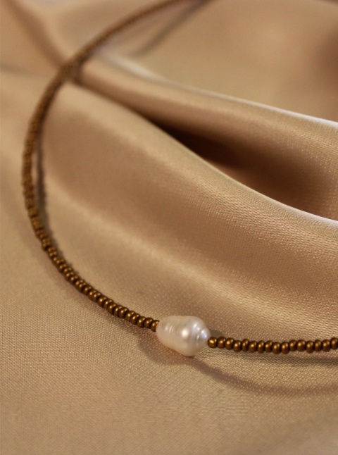 Delikatny naszyjnik z prawdziwą perłą