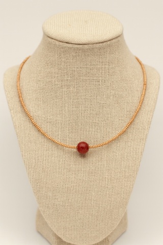 Delikatny naszyjnik z zawieszką "piasek pustyni"