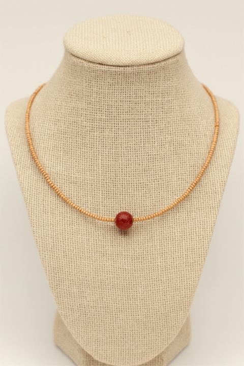 Delikatny naszyjnik z zawieszką "piasek pustyni"