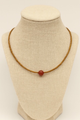 Delikatny naszyjnik z zawieszką "piasek pustyni"