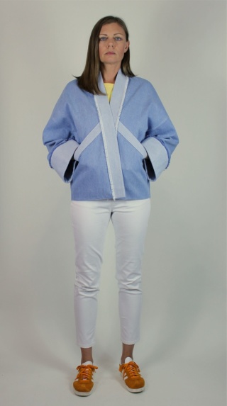 Katana z bawełnianego jeansu o nietypowym kroju