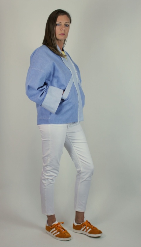 Katana z bawełnianego jeansu o nietypowym kroju