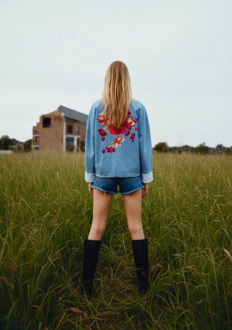 Katana z bawełnianego jeansu o nietypowym kroju