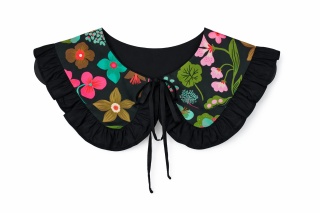 Kołnierzyk bawełniany w kolorze czarnym w kolorowe kwiaty z falbanką