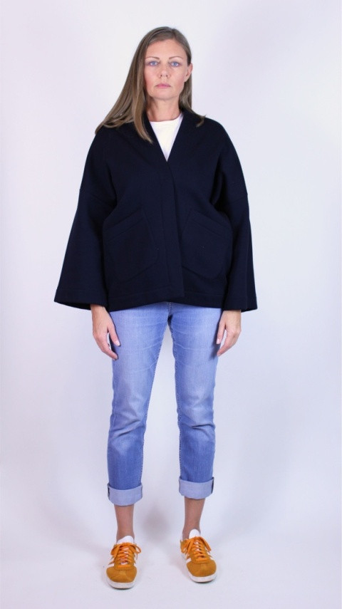 Narzuta z grubej dzianiny dresowej w kolorze czarnym