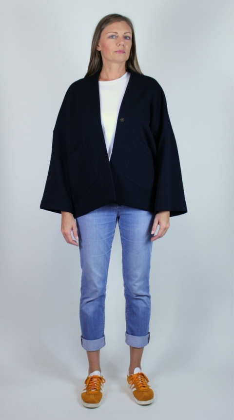 Narzuta z grubej dzianiny dresowej w kolorze czarnym