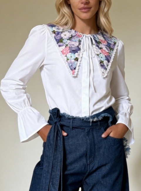 Kołnierzyk bawełniany w kwiatki w barwach fioletowych obszyty koronką