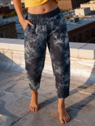 Spodnie typu barrel z batikowego jeansu bawełnianego