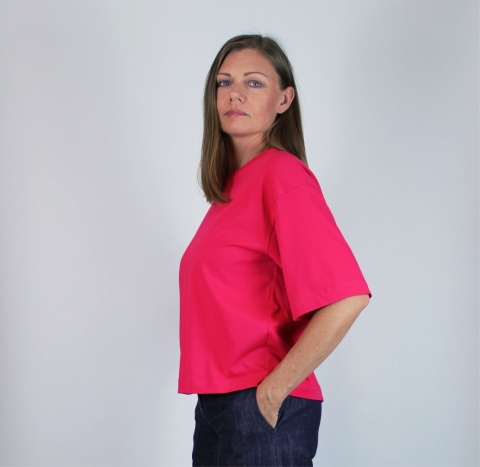 T-shirt z bawełny z elastanem w kolorze malinowym