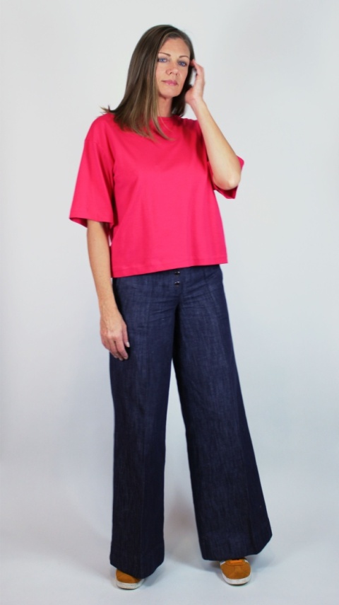 T-shirt z bawełny z elastanem w kolorze malinowym