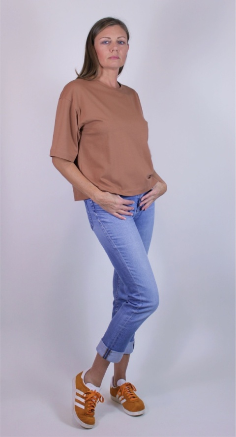 T-shirt z bawełny z elastanem w kolorze mocca muse