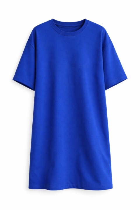 Krótka sukienka o kroju t-shirta z kieszeniami uszyta z dzianiny w kolorze chabrowym